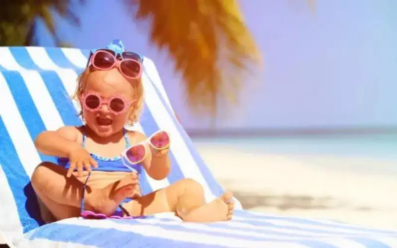 Lunettes de soleil bébé et enfant – pourquoi et comment les choisir