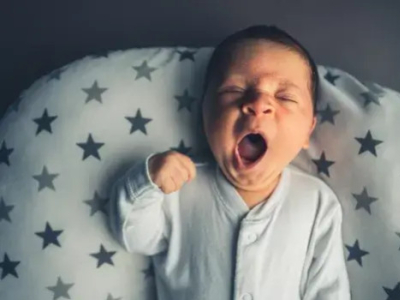 How many hours of sleep does a newborn get?